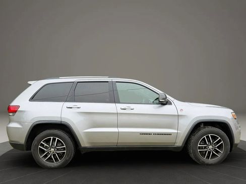 Used 2017 Jeep Grand Cherokee Trailhawk AWD/4WD image 6