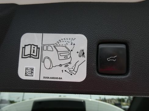 Used 2020 Ford Escape Titanium AWD/4WD image 17