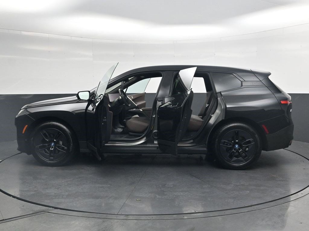 Used 2024 BMW iX xDrive50 w/ Convenience Package AWD/4WD image 37
