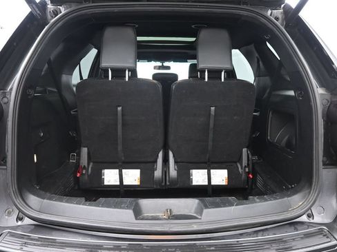 Used 2018 Ford Explorer XLT w/ Equipment Group 202A AWD/4WD image 23