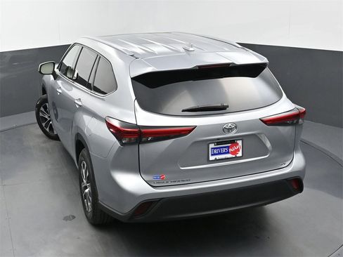 Used 2022 Toyota Highlander XLE image 36