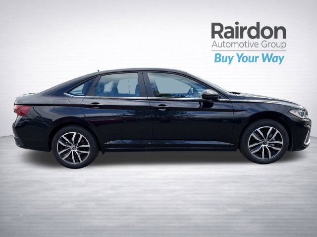 Used 2025 Volkswagen Jetta SE FWD image 8