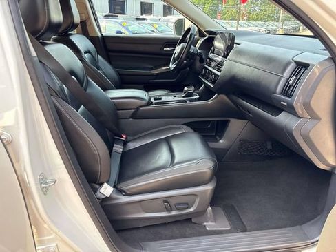 Used 2022 Nissan Pathfinder SL w/ SL Black Package AWD/4WD image 22
