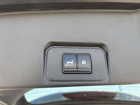 Used 2025 Nissan Rogue SV image 11