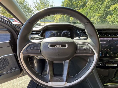 Used 2022 Jeep Grand Cherokee L Limited image 24