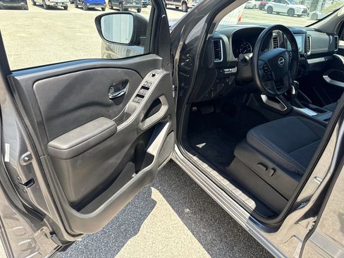 Used 2023 Nissan Frontier SV w/ SV Convenience Package RWD image 10