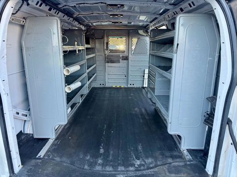 Used 2017 Chevrolet Express 3500 image 13