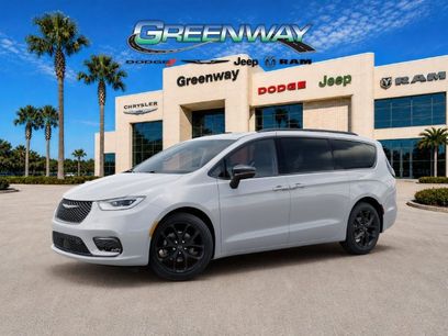 New 2026 Chrysler Pacifica Limited w/ S Appearance Package
