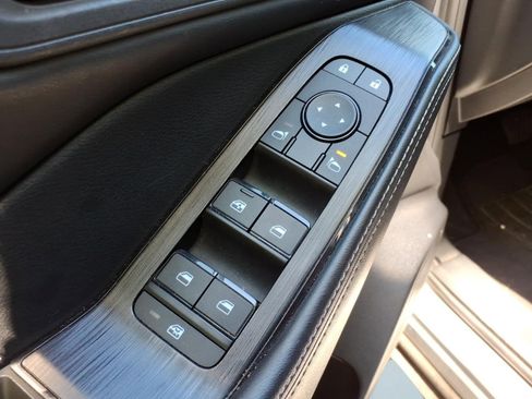 Used 2025 Nissan Rogue SV AWD/4WD image 12