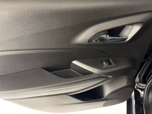 Used 2025 Chevrolet Trax LT FWD image 19
