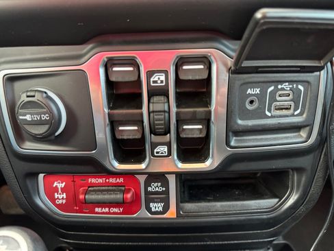 Used 2023 Jeep Wrangler Unlimited Rubicon AWD/4WD image 25