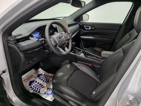 New 2026 Jeep Compass Latitude image 17