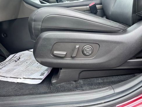 Certified 2025 Kia Carnival FWD image 9