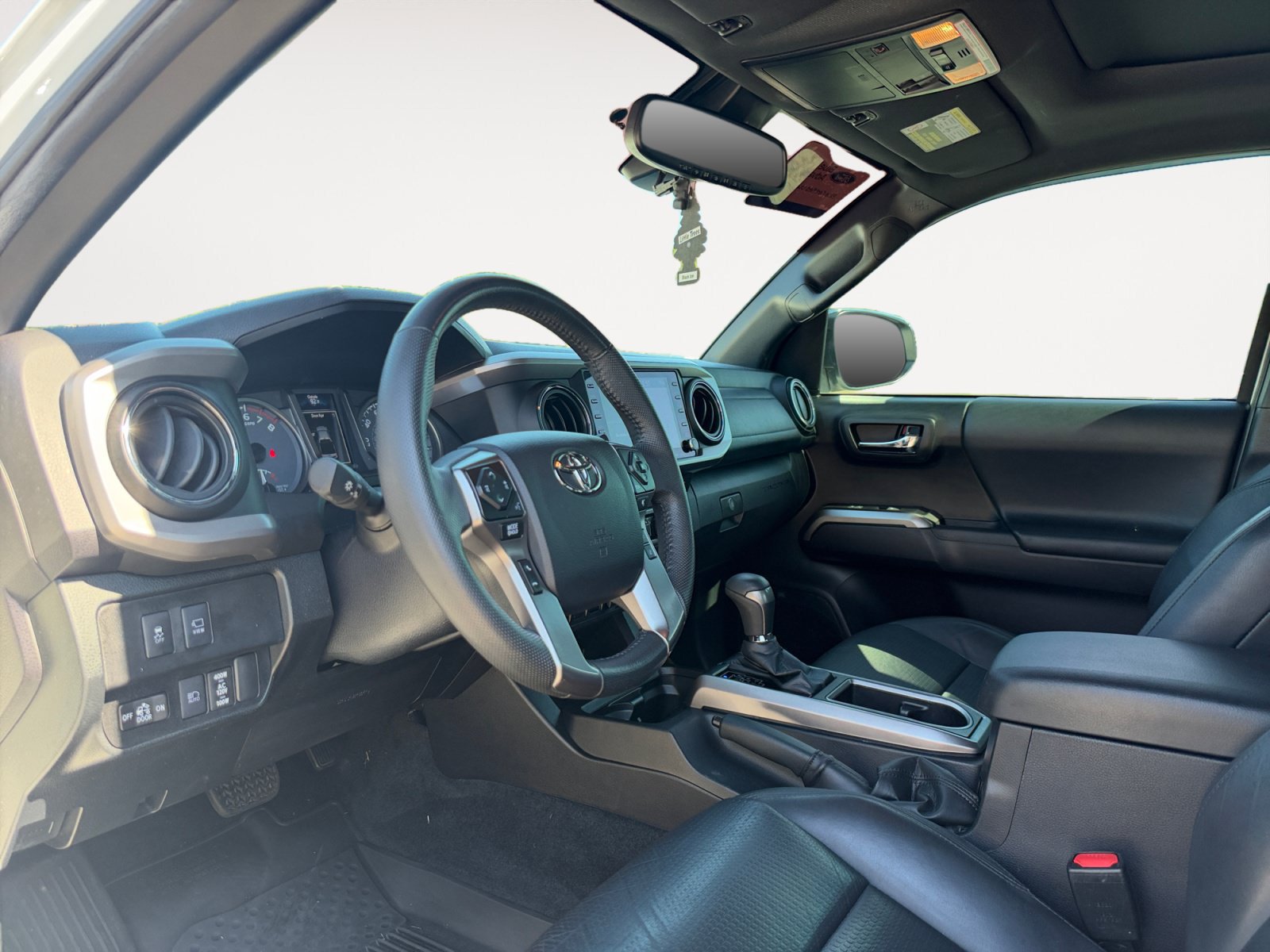 Used 2022 Toyota Tacoma Limited AWD/4WD image 9