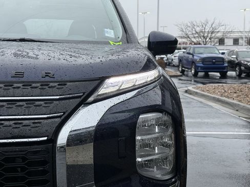 Used 2025 Mitsubishi Outlander SE image 32