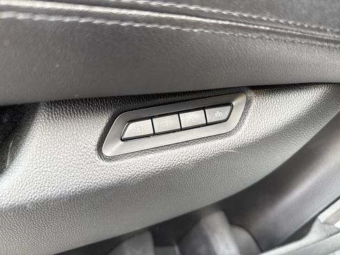 Used 2016 Cadillac Escalade Premium image 34