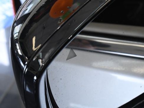 Used 2024 Chrysler Pacifica Touring-L FWD image 7
