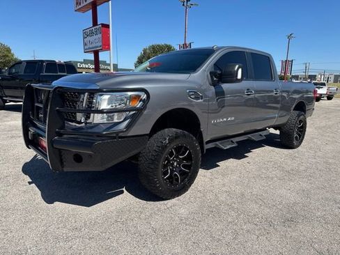 Used 2018 Nissan Titan SV AWD/4WD image 3