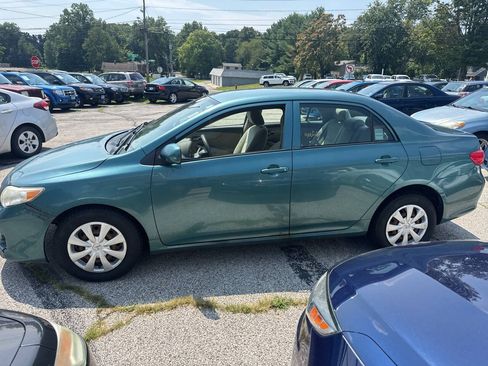 Used 2010 Toyota Corolla LE w/ All Weather Guard Pkg FWD image 4