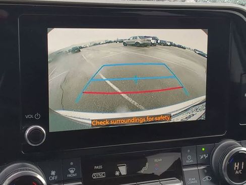 Used 2023 Toyota Highlander XLE image 25