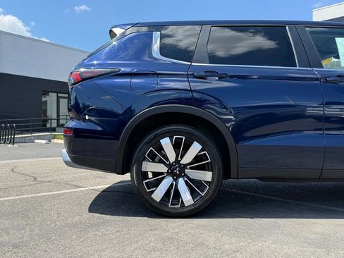 Used 2025 Mitsubishi Outlander SE AWD/4WD image 12