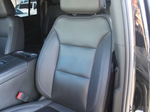 Used 2023 Chevrolet Suburban LT w/ Luxury Package RWD image 21
