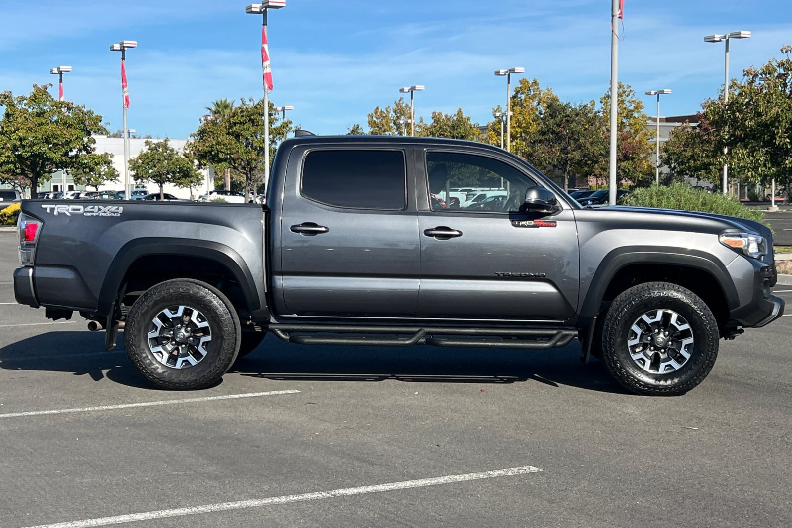 Certified 2022 Toyota Tacoma TRD Off-Road w/ Technology Package AWD/4WD image 3