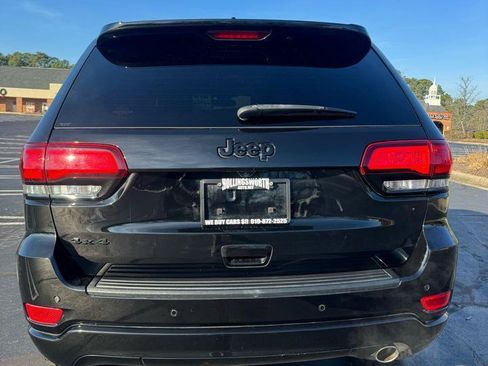 Used 2021 Jeep Grand Cherokee Laredo X AWD/4WD image 4