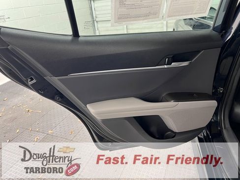 Used 2021 Toyota Camry SE image 32