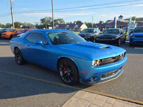 Used 2023 Dodge Challenger GT w/ Plus Package RWD image 4