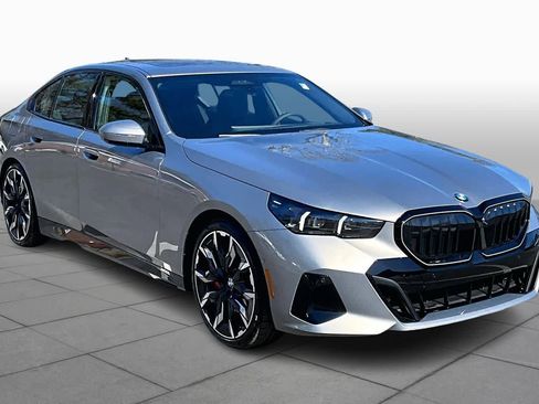 Used 2026 BMW 540i xDrive w/ M Sport Package image 3