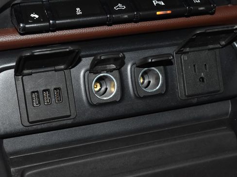 Used 2014 Chevrolet Silverado 1500 High Country w/ High Country Premium Package AWD/4WD image 16