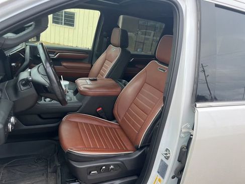 Used 2024 GMC Sierra 2500 Denali Ultimate image 9