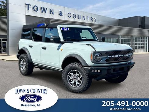 Certified 2023 Ford Bronco Badlands AWD/4WD image 1