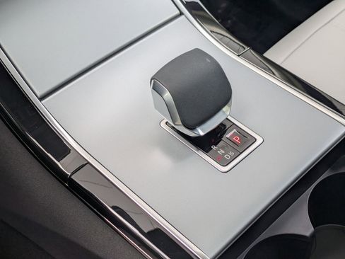 Certified 2025 Land Rover Range Rover Velar S image 22