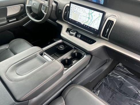 Certified 2025 Ford Expedition Active AWD/4WD image 17