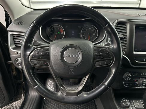 Used 2020 Jeep Cherokee Trailhawk w/ Comfort/Convenience Group image 16