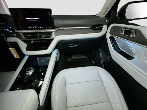 New 2026 Ford Explorer Platinum w/ LUX Leather Package AWD/4WD image 30