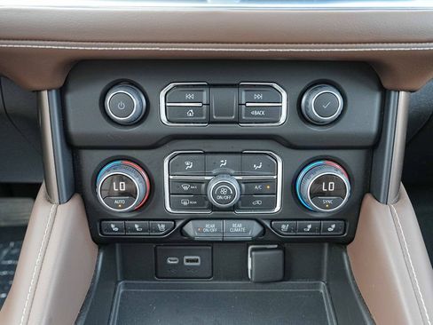 Used 2022 Chevrolet Tahoe High Country AWD/4WD image 32