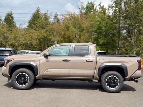 Used 2026 Toyota Tacoma TRD Off-Road w/ TRD Off Road Upgrade Package AWD/4WD image 2