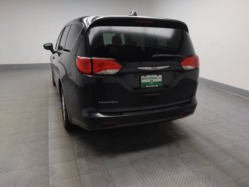 Used 2017 Chrysler Pacifica LX FWD image 6