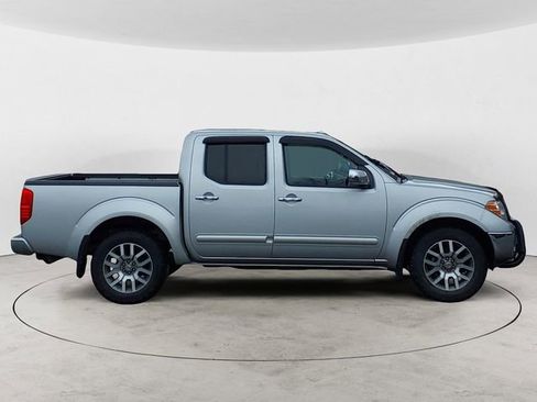 Used 2013 Nissan Frontier SL w/ Moonroof Pkg AWD/4WD image 6