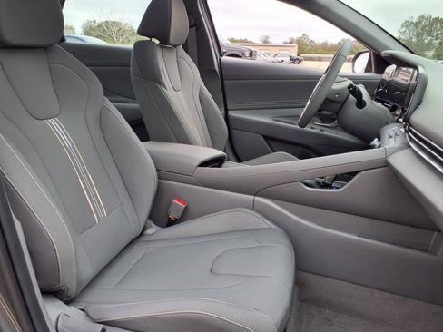 Used 2025 Hyundai Elantra SEL image 34
