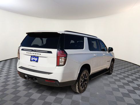 Used 2023 Chevrolet Suburban Z71 w/ Luxury Package AWD/4WD image 4