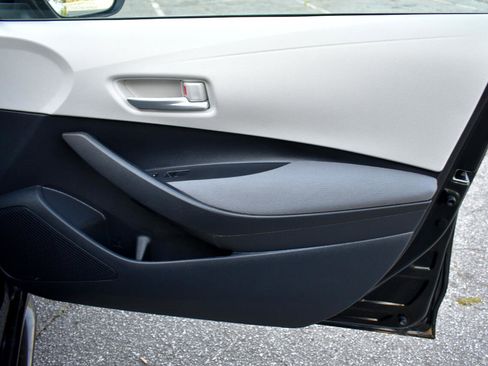 Used 2021 Toyota Corolla LE image 36