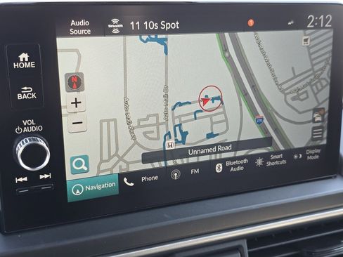 Used 2025 Honda Pilot Touring image 4