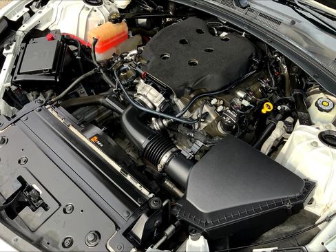 Used 2018 Chevrolet Camaro LT RWD image 29