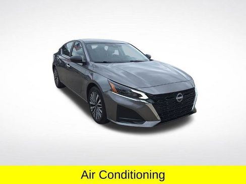 Certified 2025 Nissan Altima 2.5 SV FWD image 10