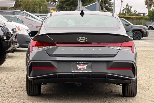 New 2026 Hyundai Elantra SEL Sport FWD image 7