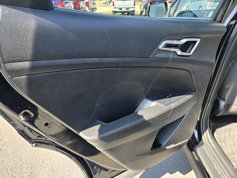 Used 2025 Kia Sportage LX image 36